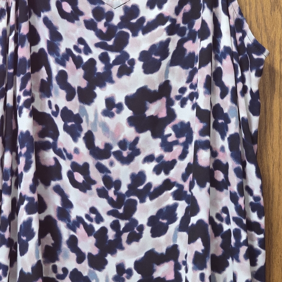 Size 2 Torrid Blue and Pink Floral Tank Top NW/OT - Picture 4 of 5